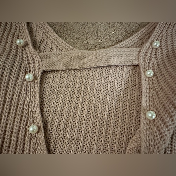 Alison Andrews Women’s Beige Pullover Sweater Twisted Back V-neck Pearls Size M - Picture 5 of 13